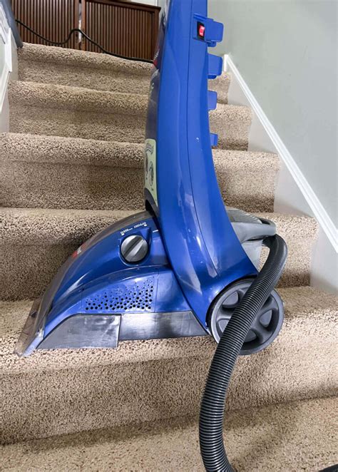 How To Easily Clean Carpet On Stairs - The DIY Nuts