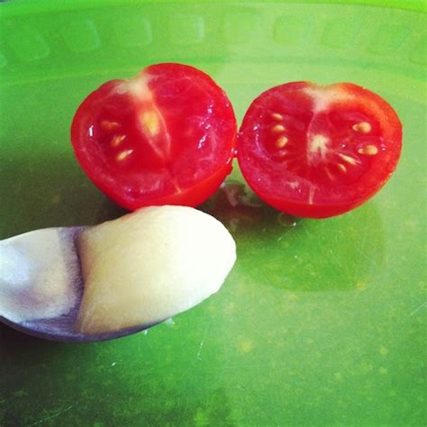 Rezept für eine Tomaten Honig Gesichtsmaske gegen fettige Haut