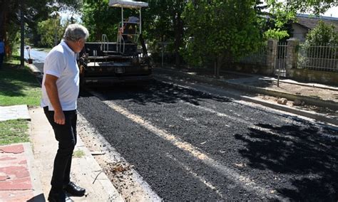 Gay supervisó las obras de pavimentación en cuadras de distintos barrios La Brújula