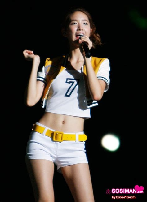 25 Photos Of Yoonas Perfect 11 Abs Koreaboo