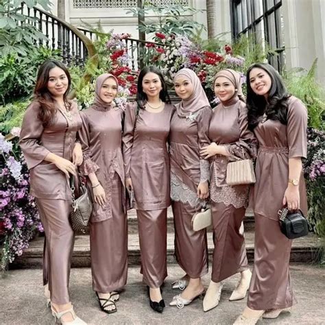 7 Rekomendasi Model Baju Bridesmaid Bahan Satin Polos Terbaru 2024