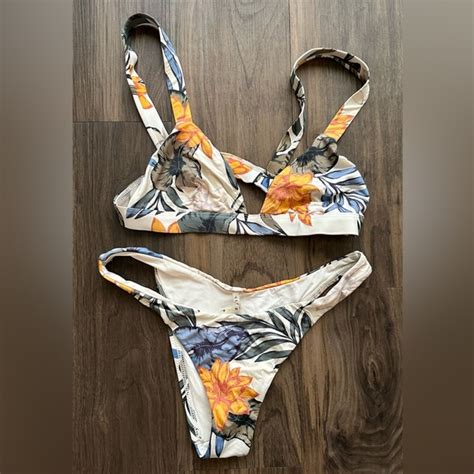 Vitamin A Swim Vitamin A Neutra Floralprint Triangle Bikini Top And