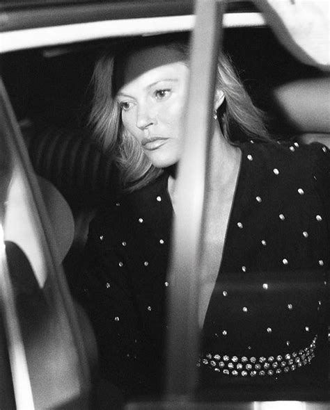 Kate Moss estrela nova campanha de roupas de festa da Zara Metrópoles