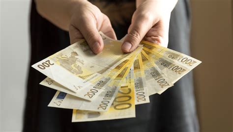 Tagesgeld 200 Euro Zinsen Pro Monat So Viel Geld Musst Du Anlegen