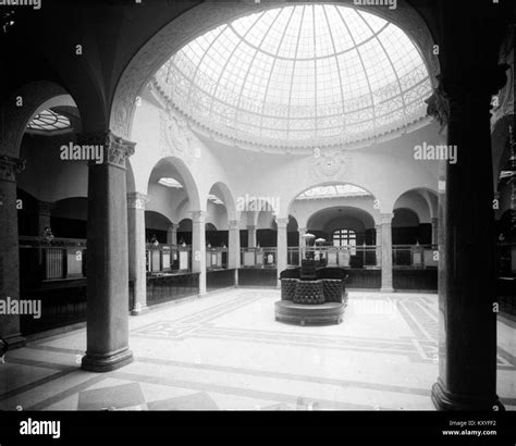 Göteborgs bank, bankhall Stock Photo - Alamy