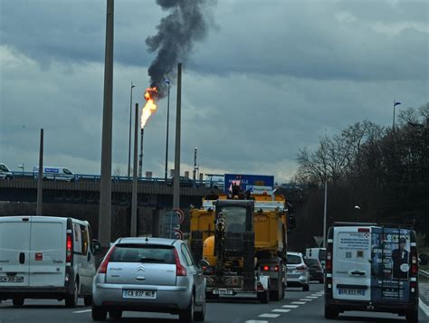 Rh Ne Nouvel Incident La Raffinerie De Feyzin