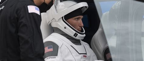 Spacex Crew Dragon Mit Vier Astronauten Auf Dem Weg Zur Iss