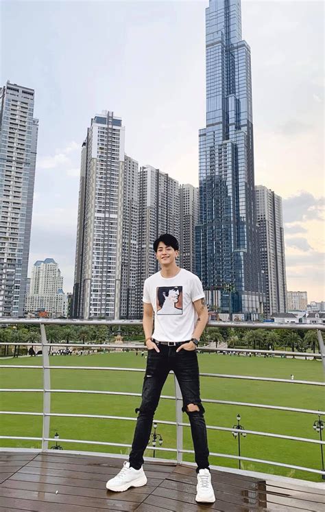 Nam chính trong MV mới của Phạm Quỳnh Anh Hoá ra là hot boy phố Minh Khai từng gây sốt góc
