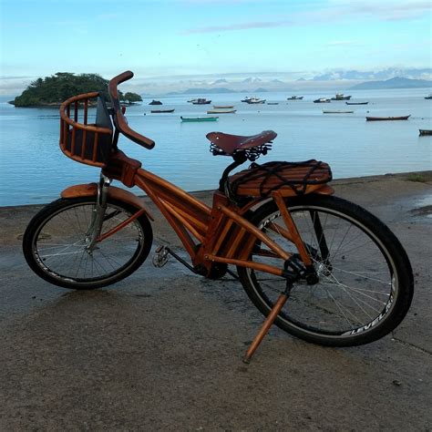 IVAN ARTESÃO MÓVEIS Bicicleta de madeira wood bike madeira reciclada