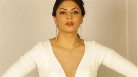 Kavita Kaushik Shares Screenshots Of Abusive Trolls And Says Call