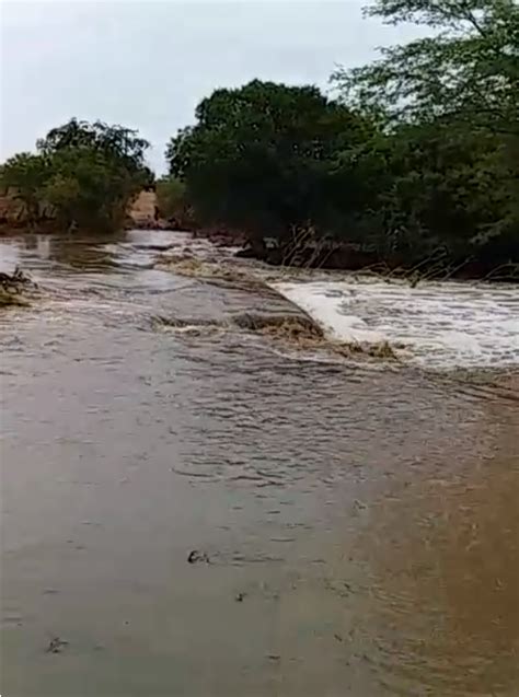 Chuva Forte Faz Represa Transbordar No Povoado Beira Rio Capela Do