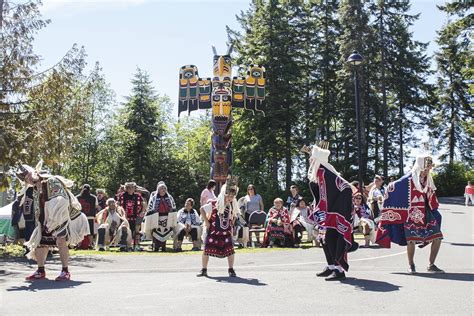 New Totem Pole Revealed At The Museum At Campbell River Campbell