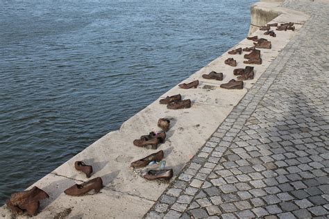 Budapest: Shoes on the Danube Bank | Traquo