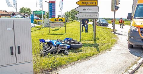 Lastwagen Fahrer übersieht Motorrad