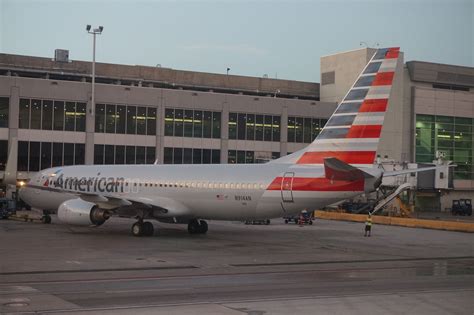 American Airlines B737 at Miami International Airport | American airlines, Miami international ...