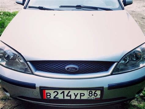 Красная полоска на номерном знаке: зачем ее клеят и кто это придумал?