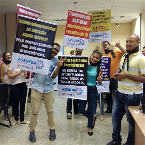 Técnico Administrativos da UFOB deflagram greve contra o corte de