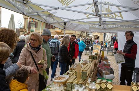 Fotostrecke Bietigheim Bissingen Osterbrunnenfest Mit Gro Em Zulauf