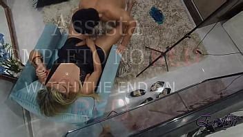 PISO CON MI TACÓN ALTO EN EL SAFADO Y LO DEJO CORRER EN MIS PIES XVIDEOS