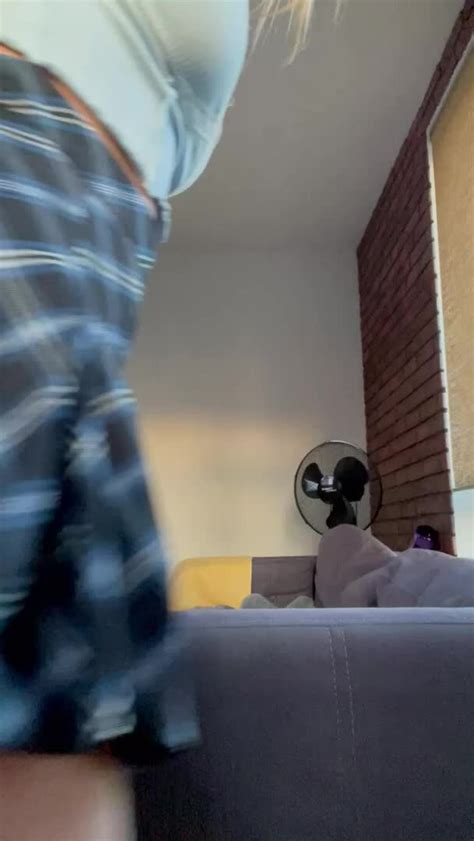 Quickly Flashing Pussy And Boobs Scrolller