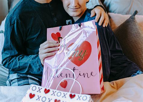 Mom Is Furious After Gay BIL Refused To Explain To Her 11 Year Old Daughter How Gay Sex Works