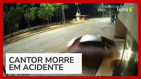 MC Biel Xcamoso morre em acidente de carro vídeo mostra colisão