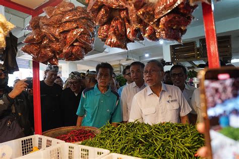 Mendag Meninjau Harga Dan Stok Bapok Di Pasar Tagog Padalarang