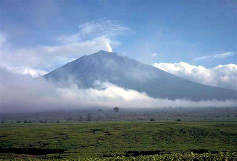 Gunung Kerinci - Indonesia | peakery