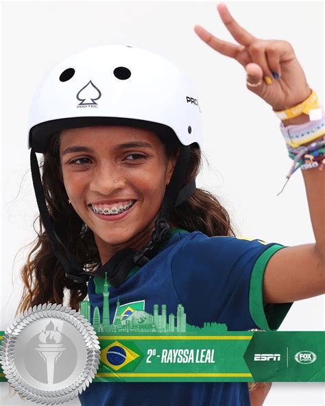 Brasileira Rayssa Leal conquista prata no skate e faz história nas