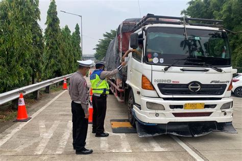 Foto Fenomena Truk Odol Di Jalan Raya Pr Besar Pemerintahan Prabowo