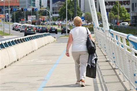 Jak zmienia się wysokość emerytury w zależności od wieku przejścia na