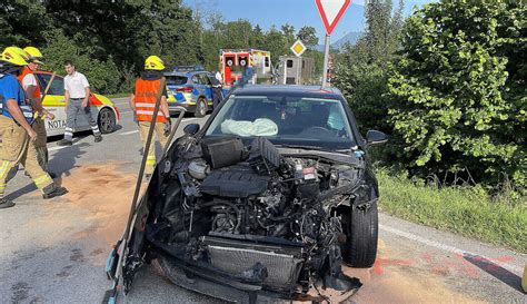 Freilassing Verkehrsunfall Mit Pferdetransporter Fordert Zwei Leicht