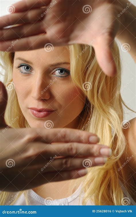 Fille Blonde Sexy Photo Stock Image Du Blonde Doigt 25628016