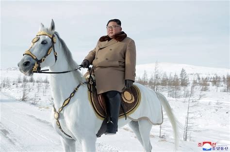 N. Korea Urges People to Follow Leader Kim in Climbing Mount Paektu in Winter | Be Korea-savvy