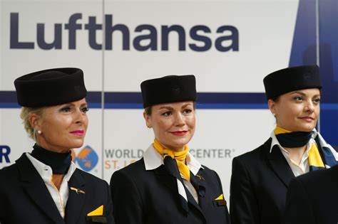 Warning Strike Forces Lufthansa To Cancel Hundreds Of Flights