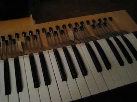 Silvertone Electric Reed Organ Keyboard In Action Nickzdon Flickr