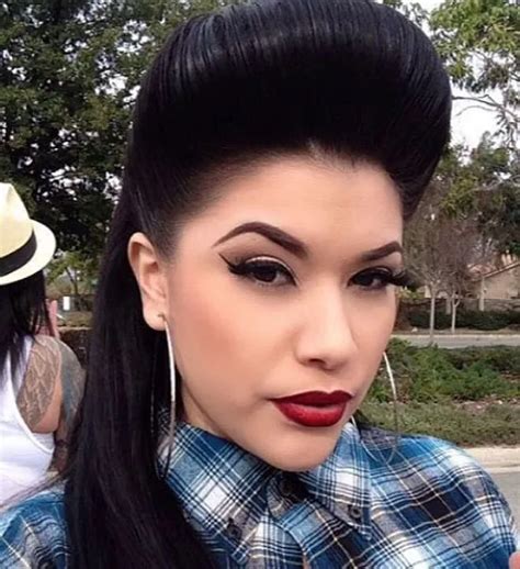 11 Classic Chola Hairstyles for Achieving a Bold Look