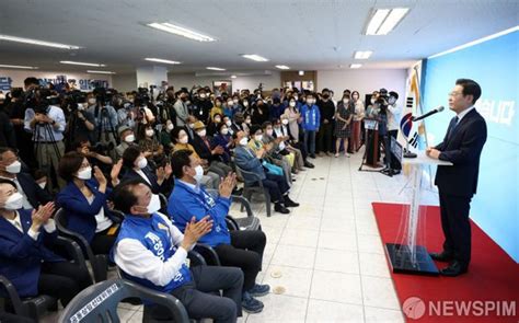 선거사무소 개소식 참석자들의 박수 받는 이재명 후보 네이트 뉴스