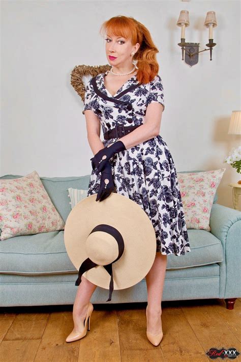 Mature Hottie Red XXX Takes Off Her Summer Dress Photos