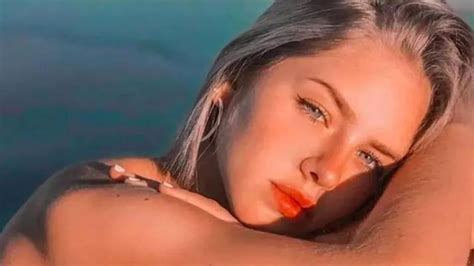 Coti de Gran Hermano realizó su mejor pose y se tomó una selfie en bikini destacando todas sus