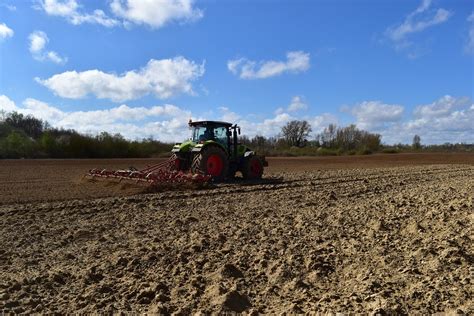 Fiche Technique Claas Arion 640 2007 2011