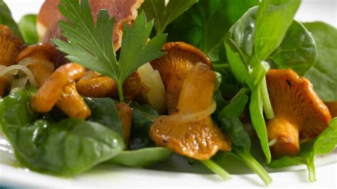 Salade De Girolles Facile D Couvrez Les Recettes De Cuisine Actuelle