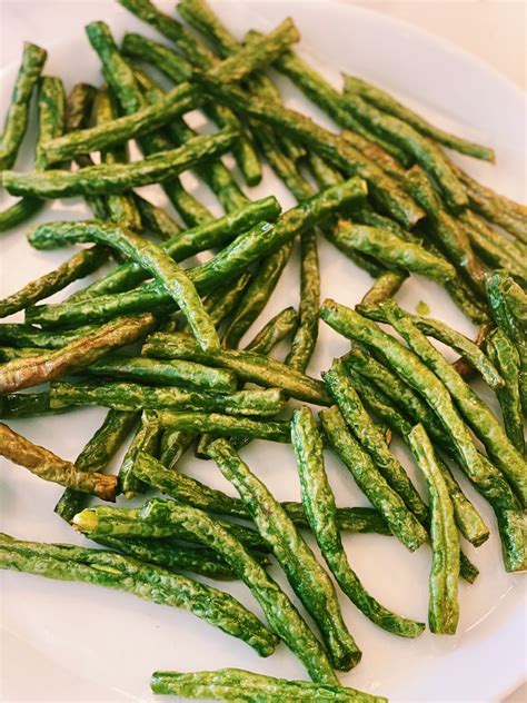 Stir-Fried Garlic Green Beans (3 Ingredients ONLY!) - Tiffy Cooks