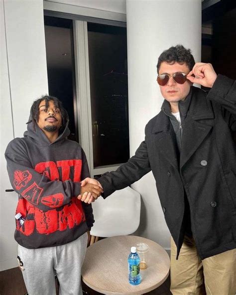 No Wonder This Short Ass Nigga Always Mad At Sum R Izayatiji