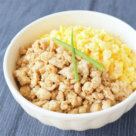 鶏そぼろと卵の優しい味のそぼろ丼 作り方・レシピ クラシル