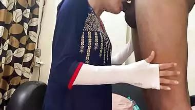 Desi Bhabhi Naukar Se Chudwai Aur Chodo Hindi Audio Desi Porn