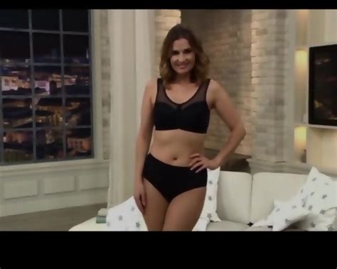 MILF In BH Und Slip Teleshopping