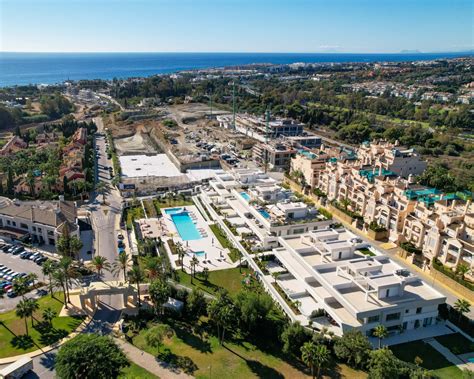 Marbella Goldene Meile Luxuriöse fünf Schlafzimmer Duplex auf