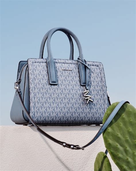 Designer Handbags, Shoes, Clothes & More | Michael Kors [TH]