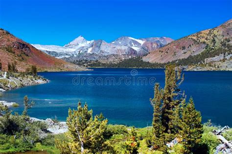 Scenic Mountain Lake, Sierra Nevada Mountains Stock Photo - Image of ...